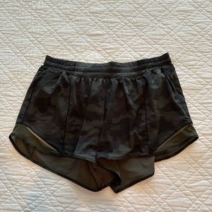 Lululemon Hotty Hot Tall 12